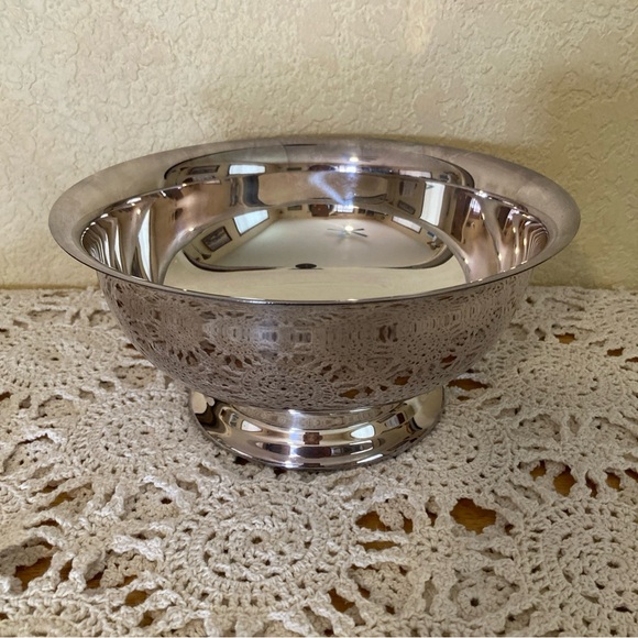 Towel Revere Silver plate Bowl 9” Mid Century 60’s - Picture 2 of 6